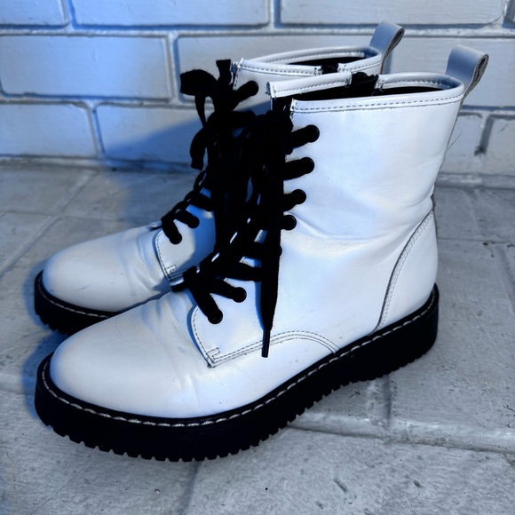 Women's Madden Girl "Kurrt" White & Black Combat Boots Size: 7 1/2 M - Picture 2 of 10